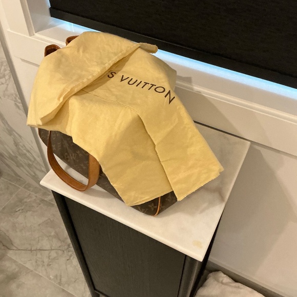 Louis Vuitton Batignolles Vertical - Picture 7 of 7